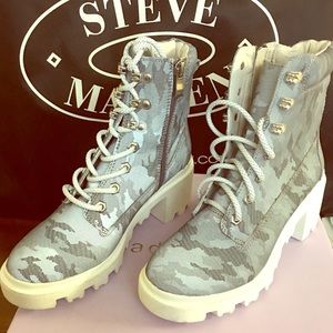 Madden Girl Grey Metalic Camo Platform Boots 6M